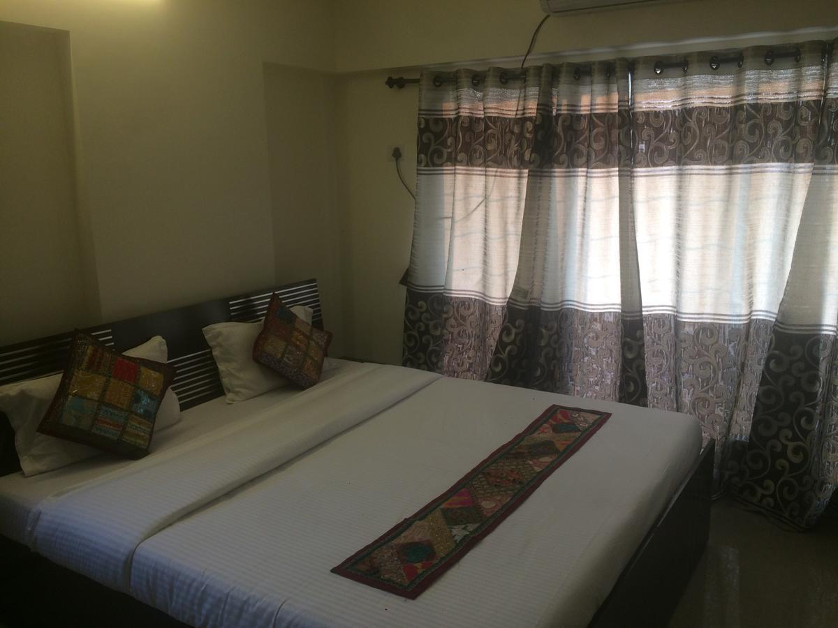 뭄바이 Poonam Hieghts B&B 외부 사진