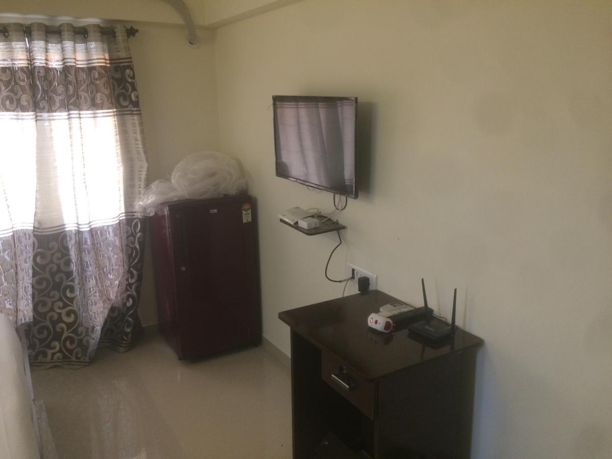 뭄바이 Poonam Hieghts B&B 외부 사진