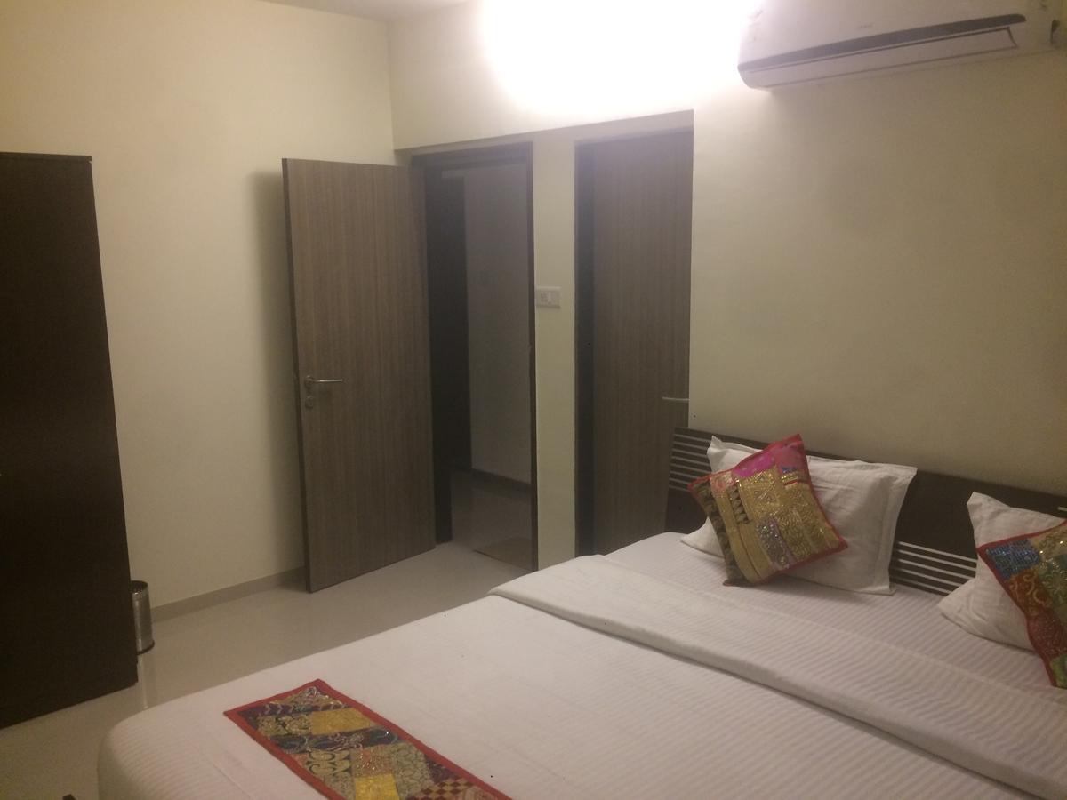 뭄바이 Poonam Hieghts B&B 외부 사진