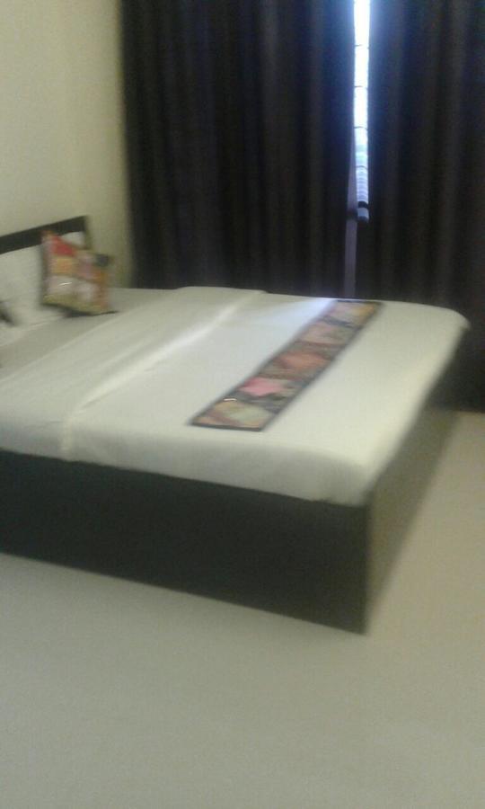 뭄바이 Poonam Hieghts B&B 외부 사진