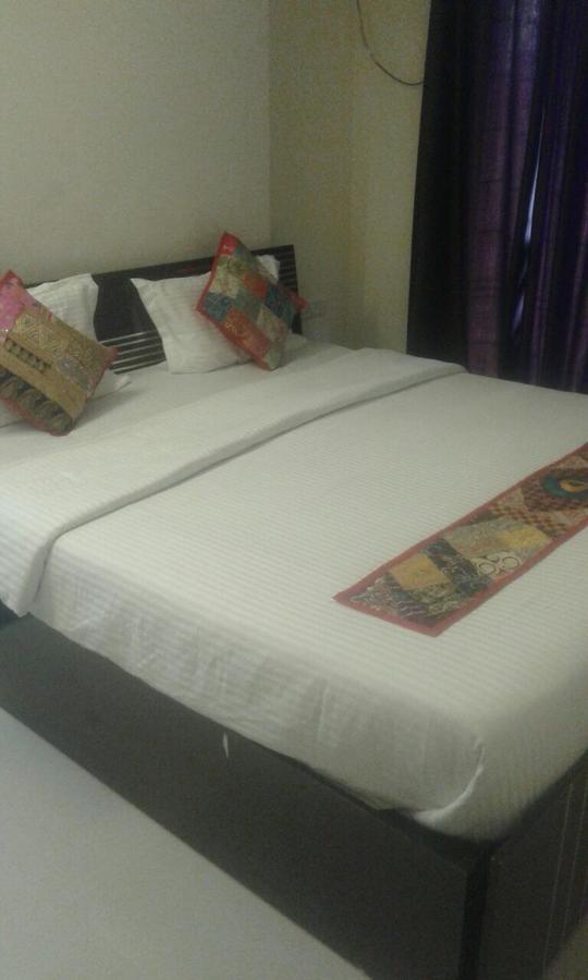 뭄바이 Poonam Hieghts B&B 외부 사진