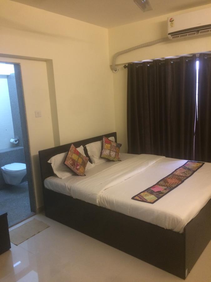 뭄바이 Poonam Hieghts B&B 외부 사진